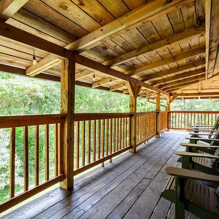 Forest Home Hot Tub Fire Pit Pool Table ピジョンフォージ エクステリア 写真