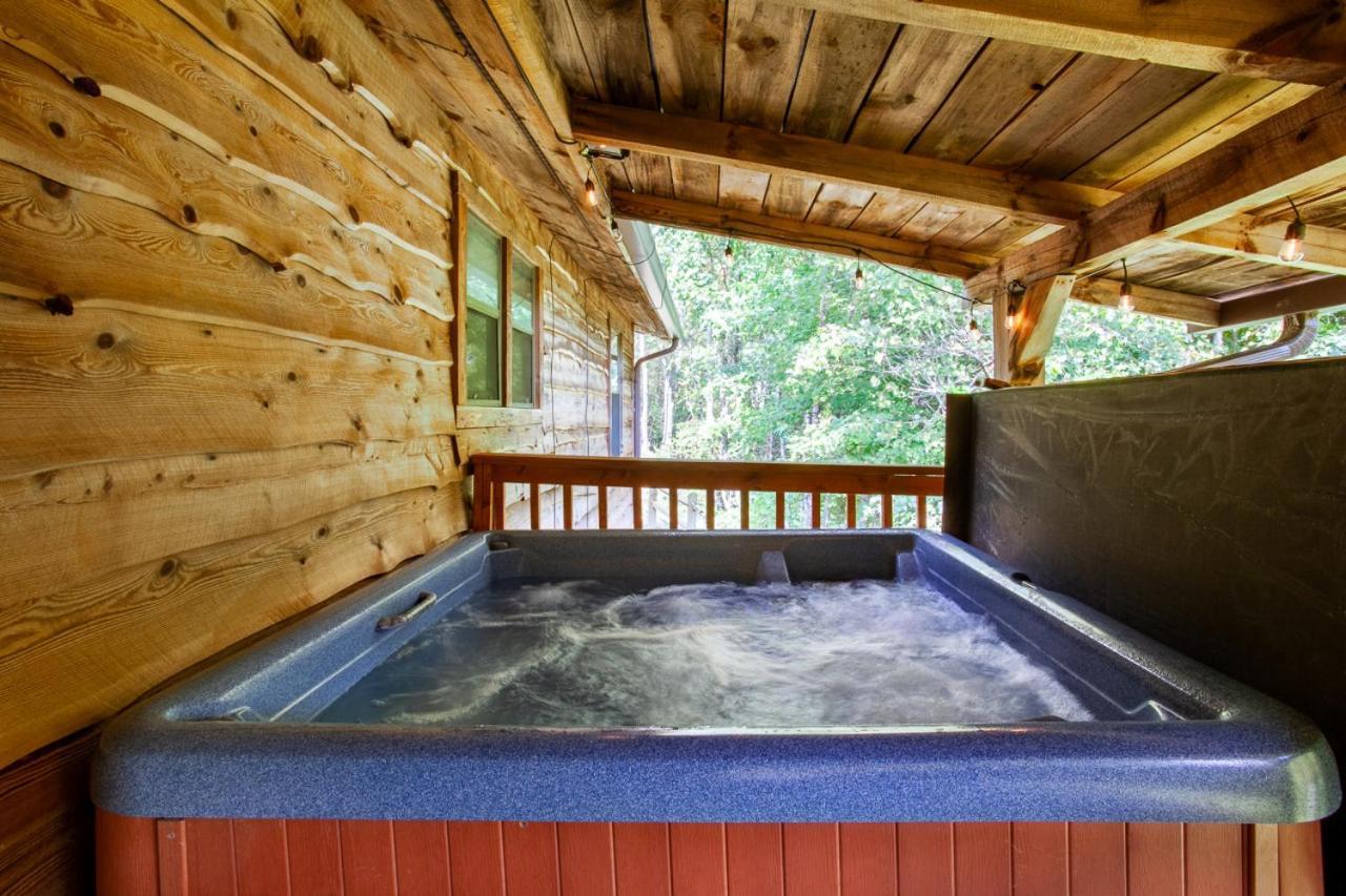 Forest Home Hot Tub Fire Pit Pool Table ピジョンフォージ エクステリア 写真