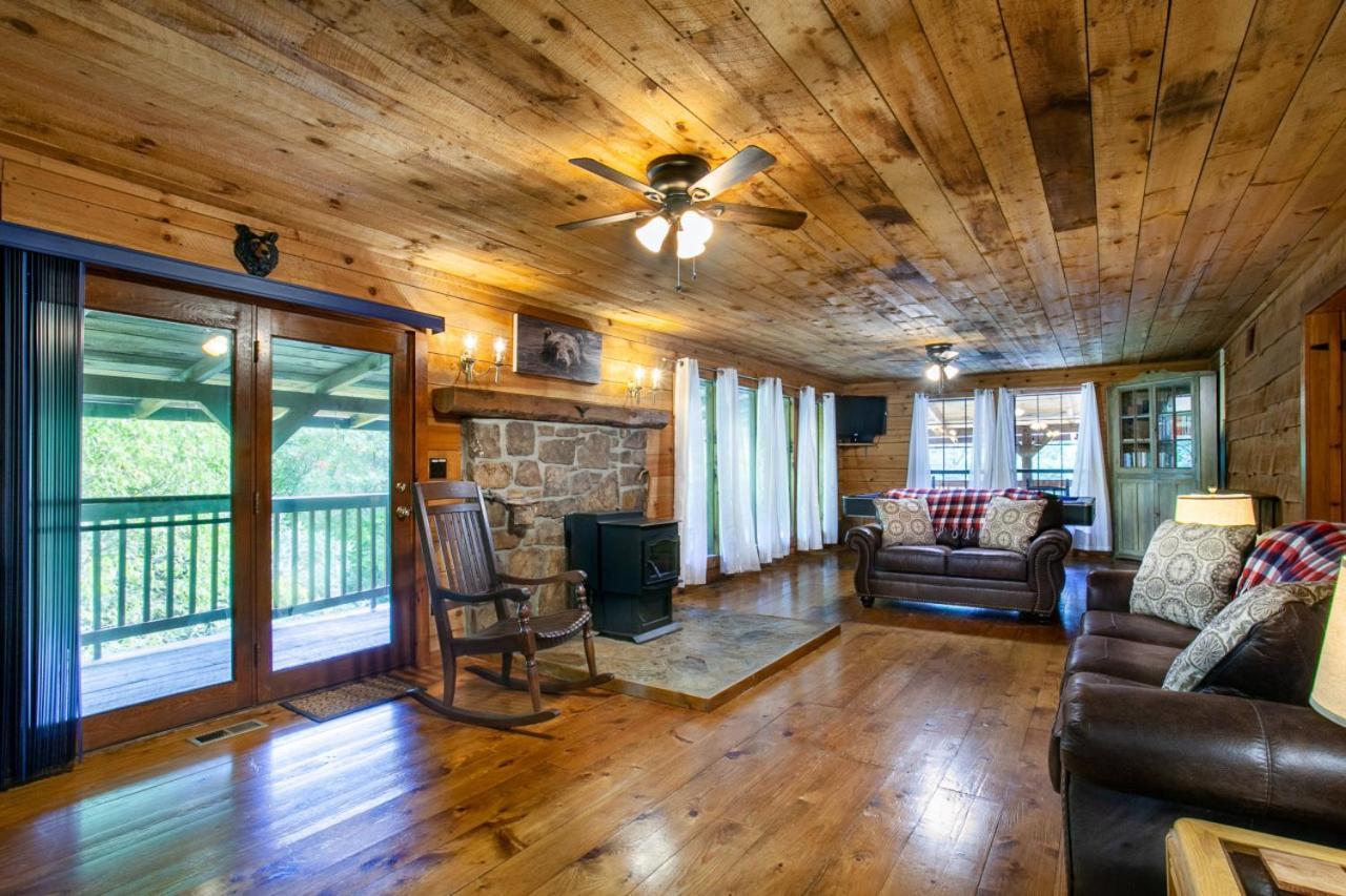 Forest Home Hot Tub Fire Pit Pool Table ピジョンフォージ エクステリア 写真