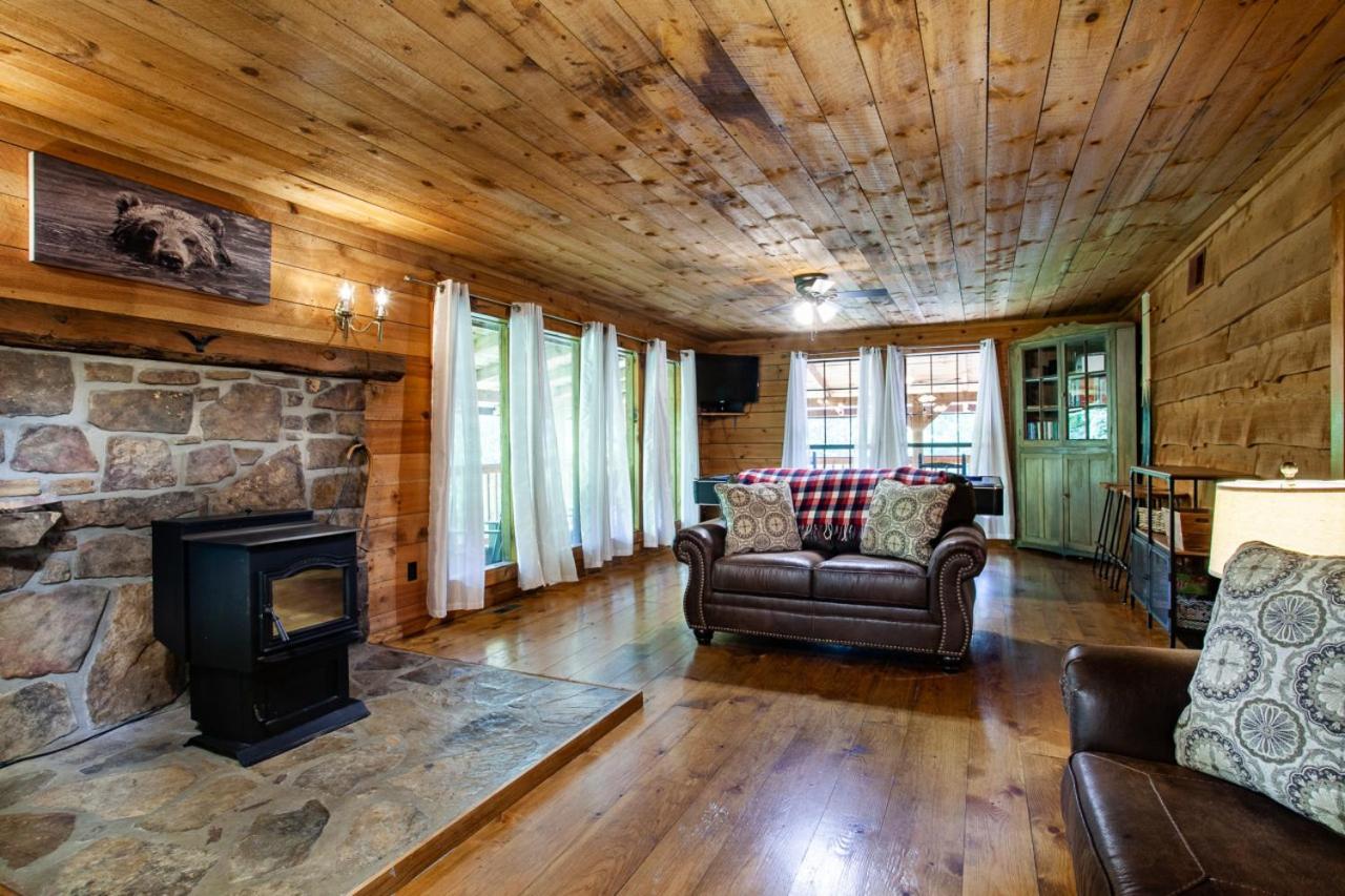 Forest Home Hot Tub Fire Pit Pool Table ピジョンフォージ エクステリア 写真