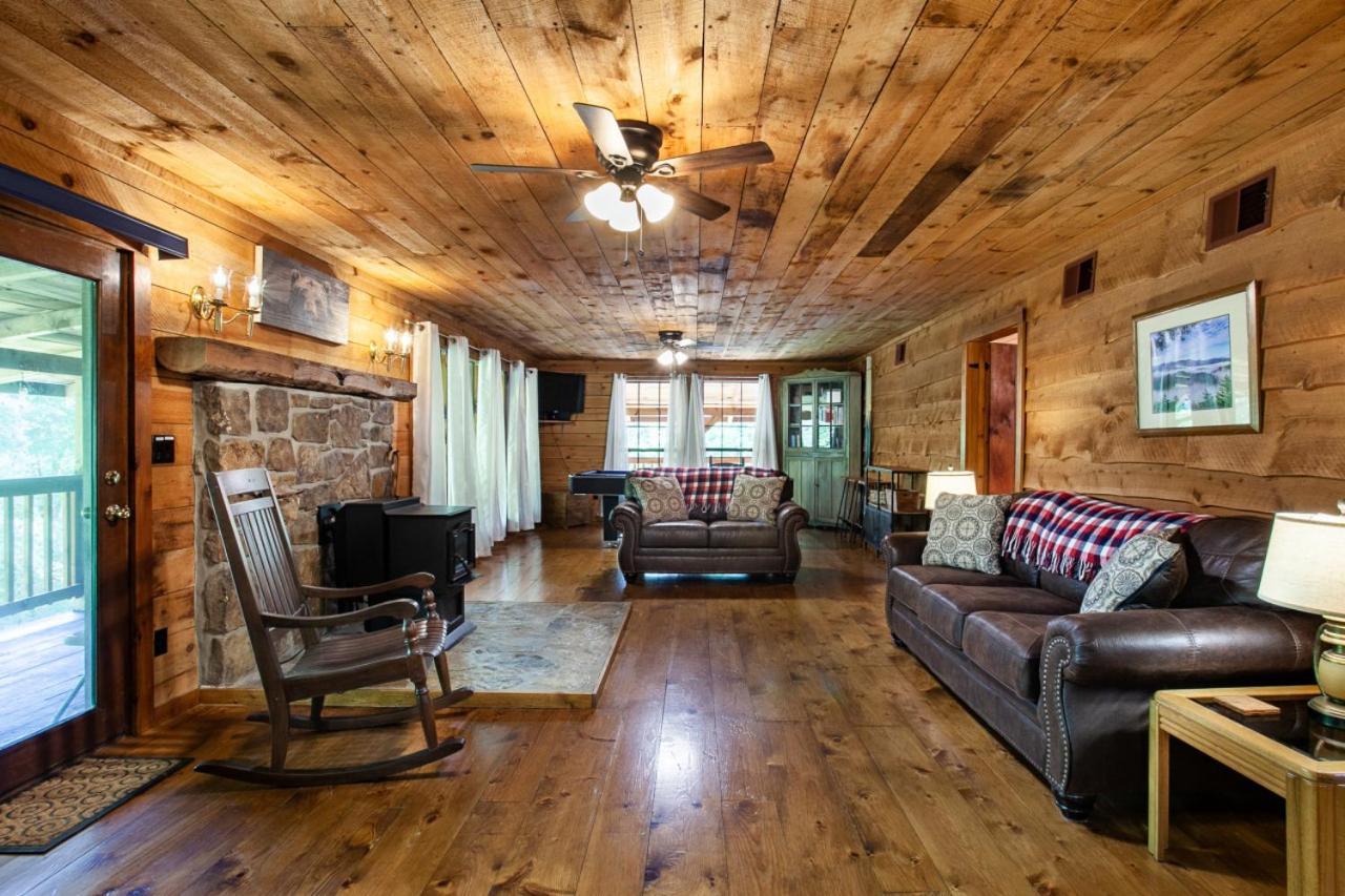 Forest Home Hot Tub Fire Pit Pool Table ピジョンフォージ エクステリア 写真