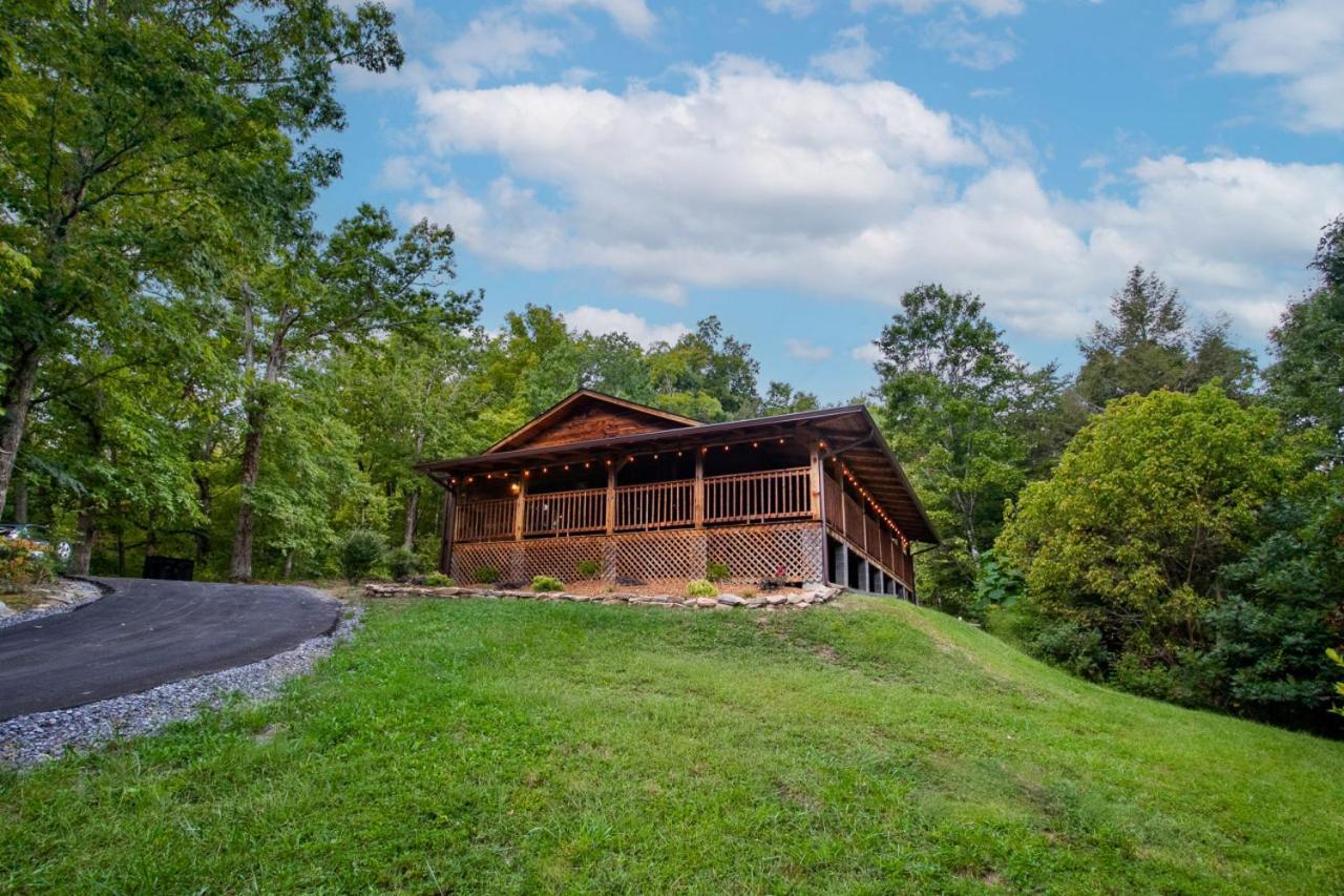 Forest Home Hot Tub Fire Pit Pool Table ピジョンフォージ エクステリア 写真