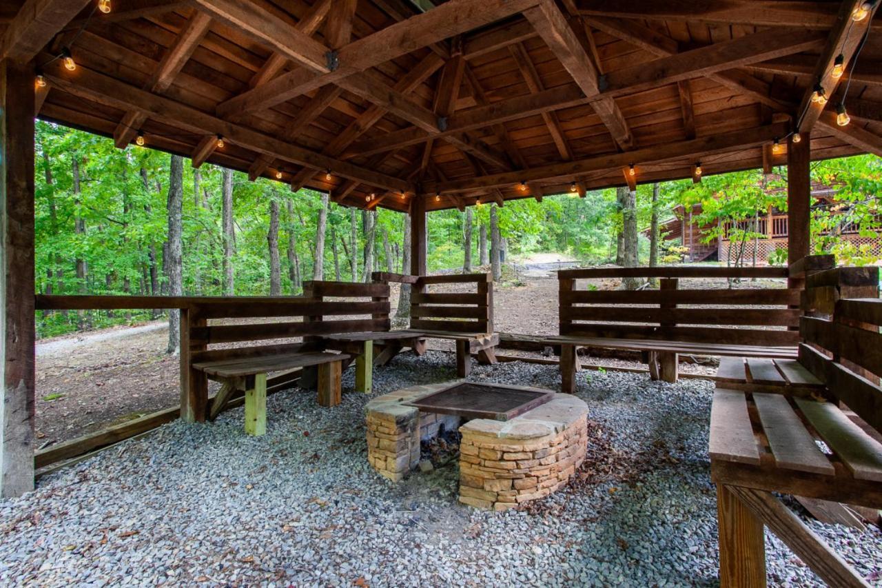 Forest Home Hot Tub Fire Pit Pool Table ピジョンフォージ エクステリア 写真