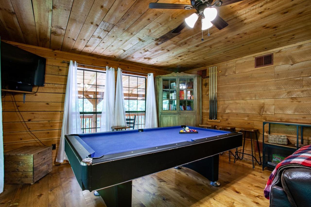 Forest Home Hot Tub Fire Pit Pool Table ピジョンフォージ エクステリア 写真