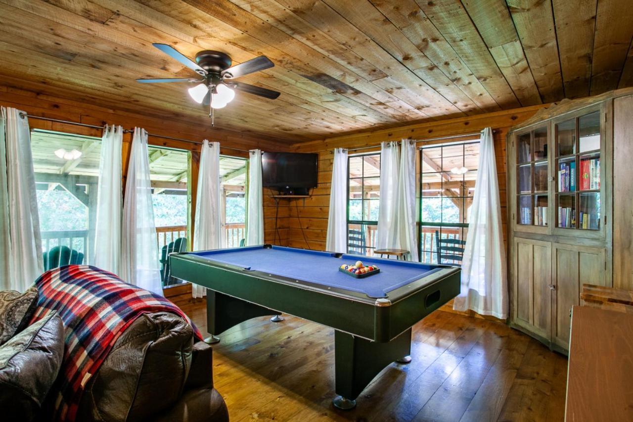 Forest Home Hot Tub Fire Pit Pool Table ピジョンフォージ エクステリア 写真