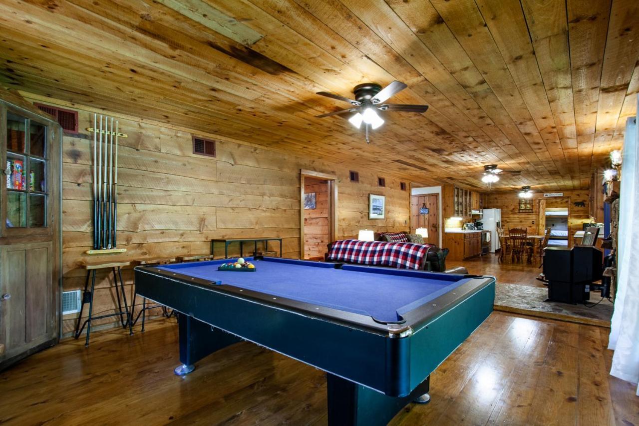 Forest Home Hot Tub Fire Pit Pool Table ピジョンフォージ エクステリア 写真