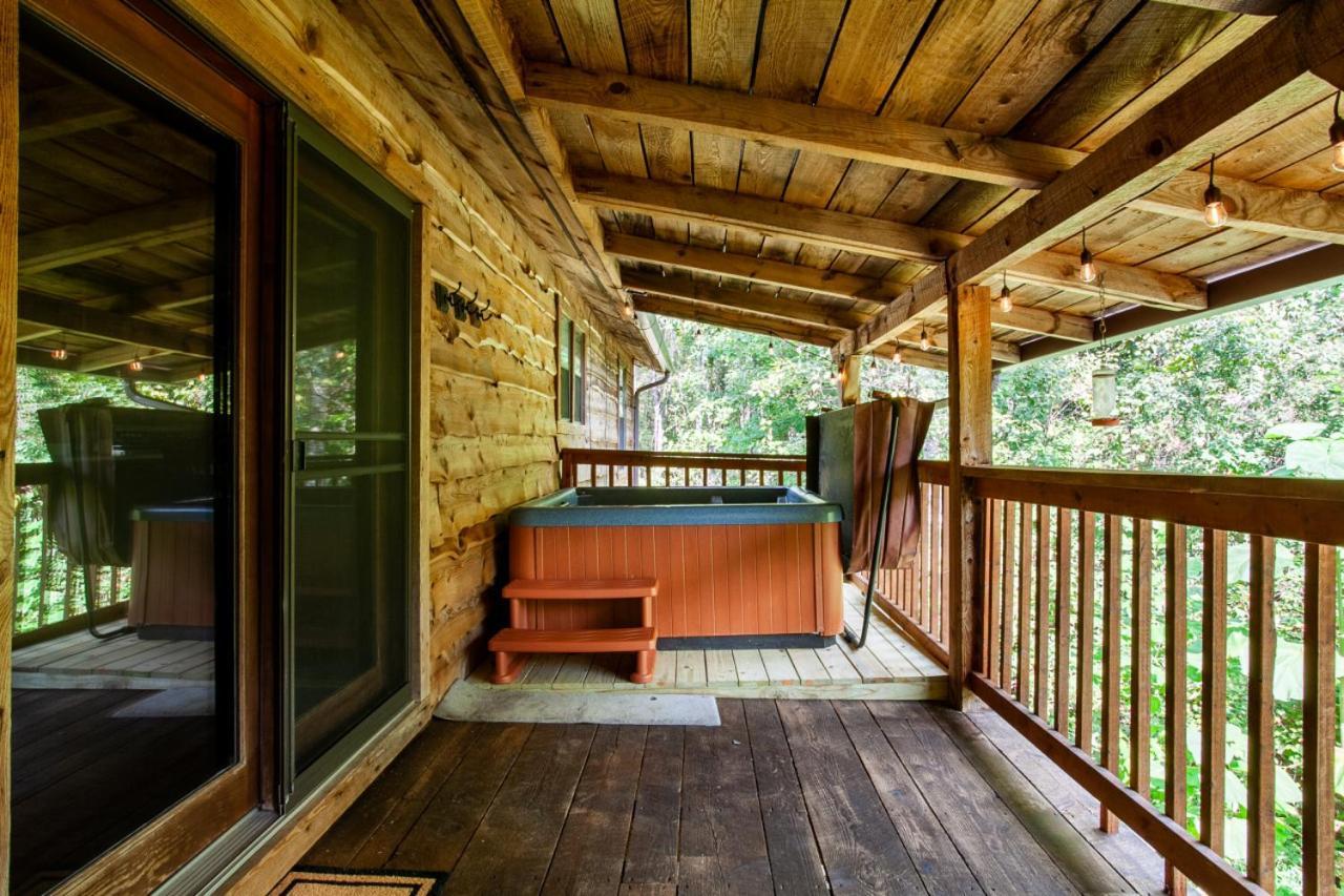 Forest Home Hot Tub Fire Pit Pool Table ピジョンフォージ エクステリア 写真