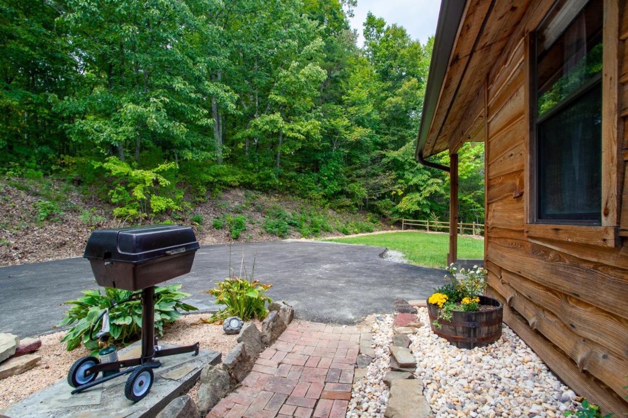 Forest Home Hot Tub Fire Pit Pool Table ピジョンフォージ エクステリア 写真