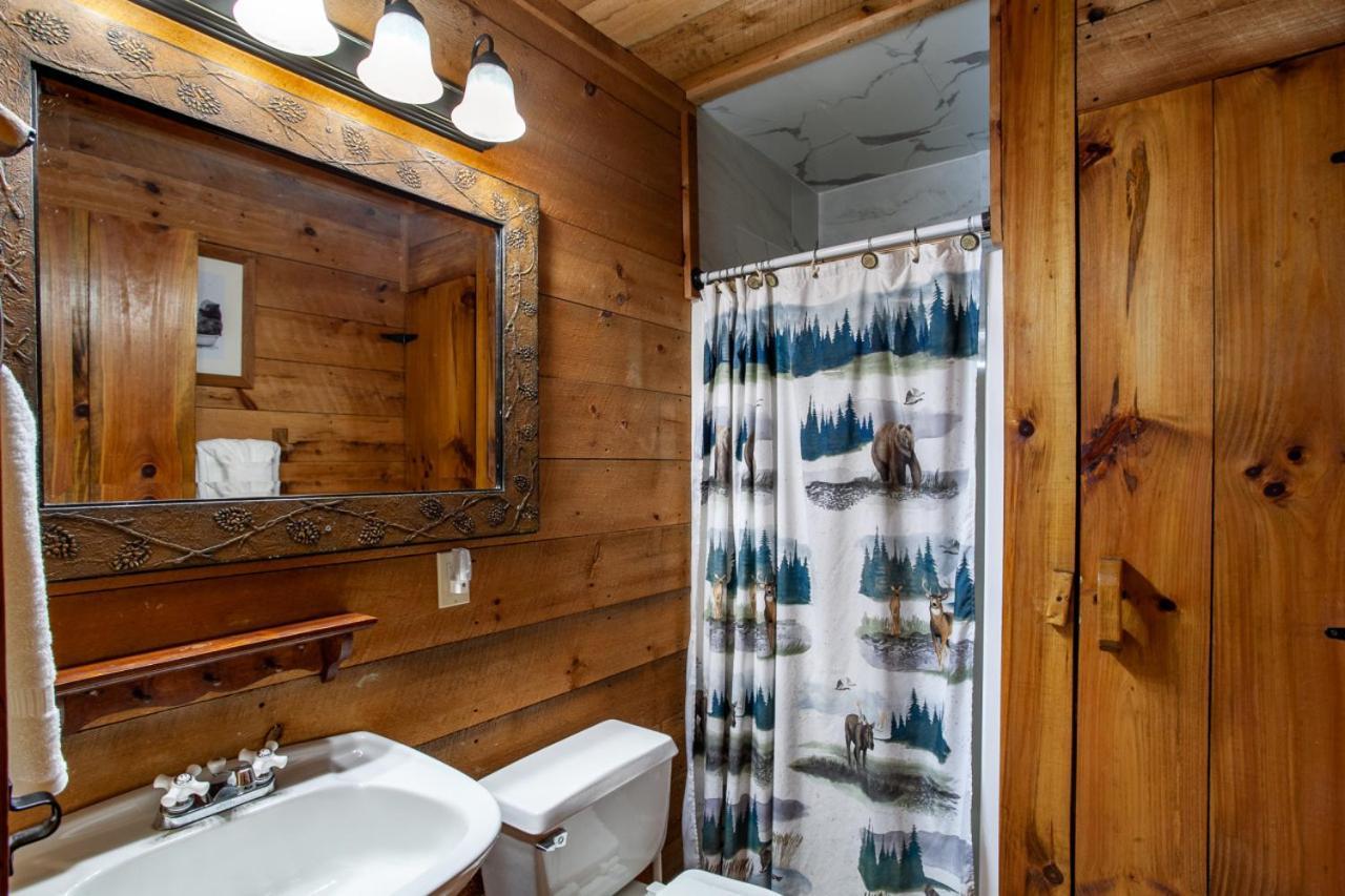 Forest Home Hot Tub Fire Pit Pool Table ピジョンフォージ エクステリア 写真