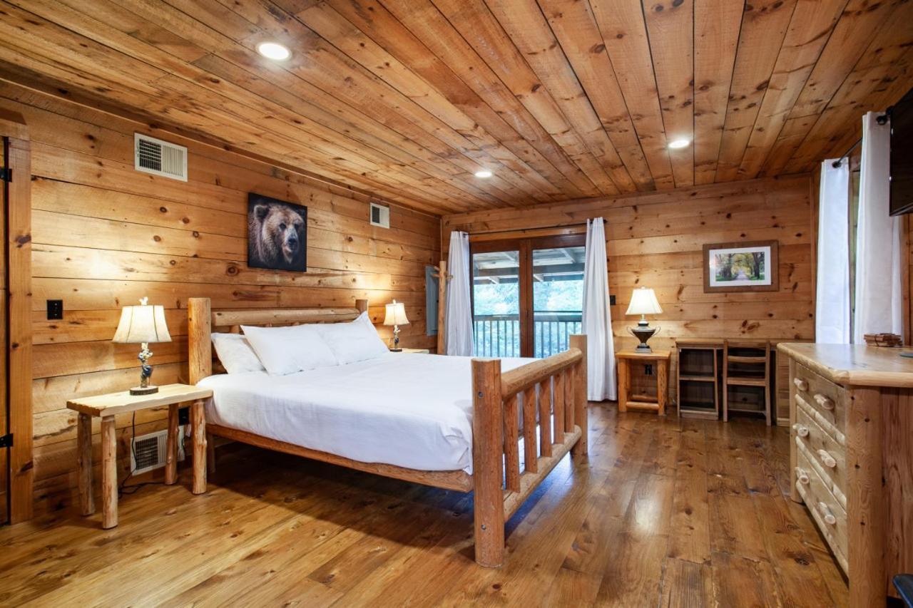 Forest Home Hot Tub Fire Pit Pool Table ピジョンフォージ エクステリア 写真