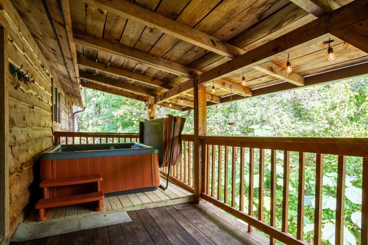 Forest Home Hot Tub Fire Pit Pool Table ピジョンフォージ エクステリア 写真