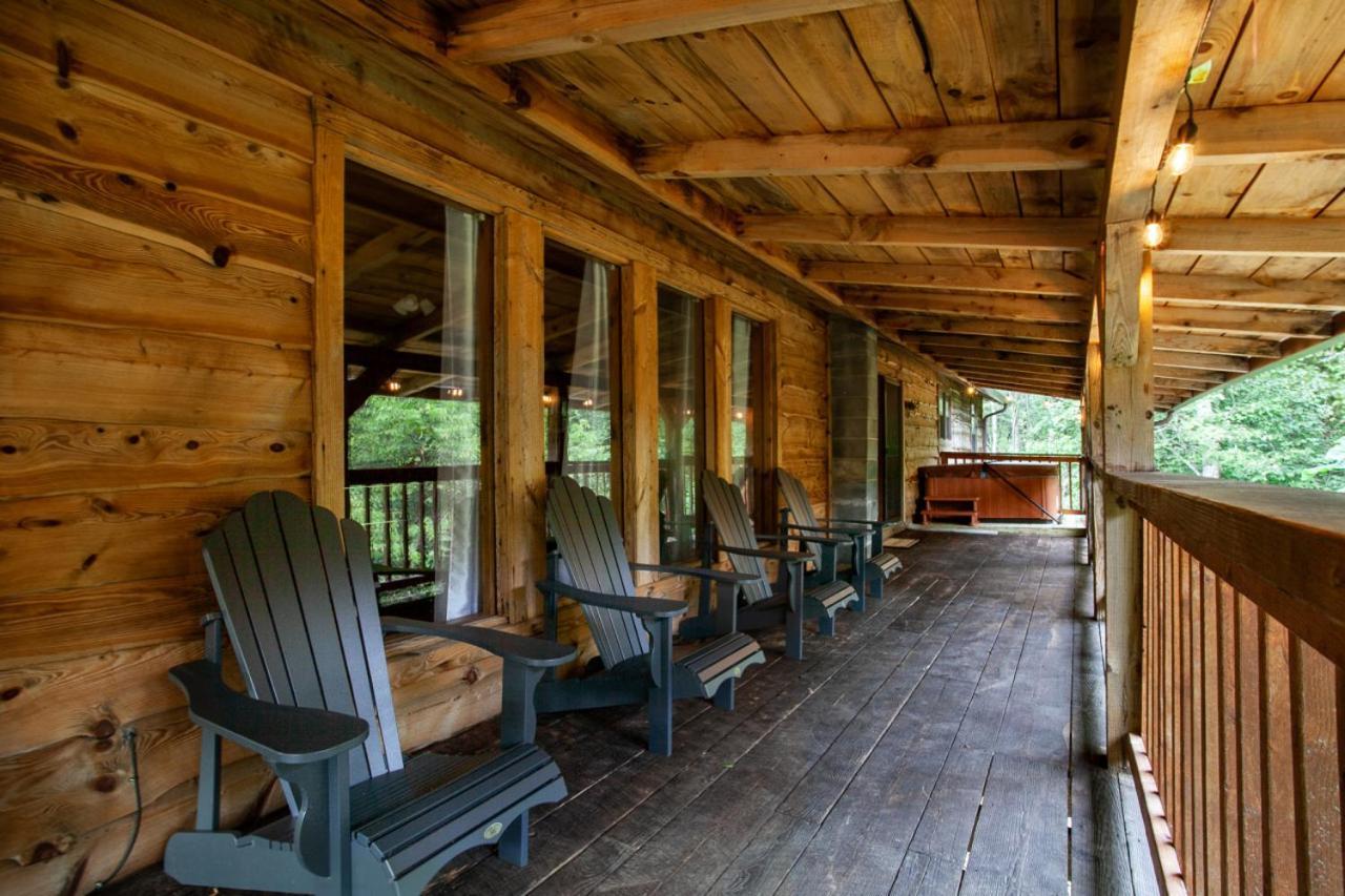 Forest Home Hot Tub Fire Pit Pool Table ピジョンフォージ エクステリア 写真