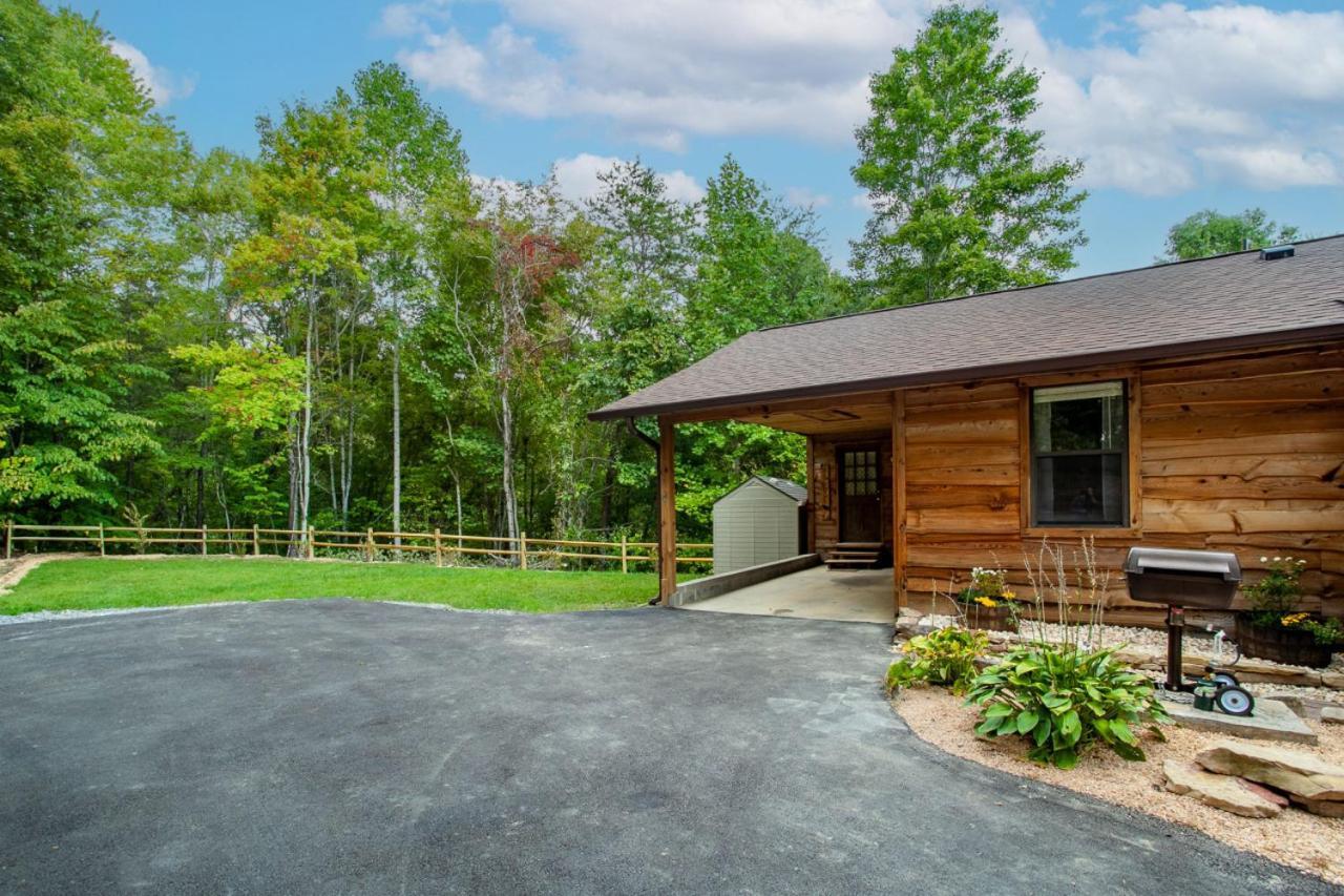 Forest Home Hot Tub Fire Pit Pool Table ピジョンフォージ エクステリア 写真
