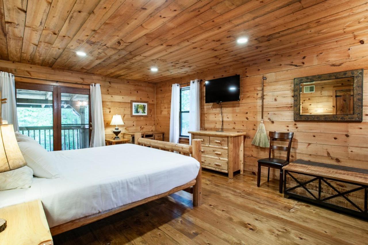 Forest Home Hot Tub Fire Pit Pool Table ピジョンフォージ エクステリア 写真