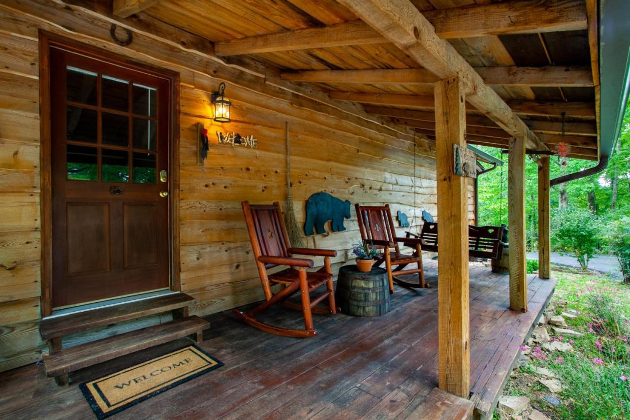 Forest Home Hot Tub Fire Pit Pool Table ピジョンフォージ エクステリア 写真