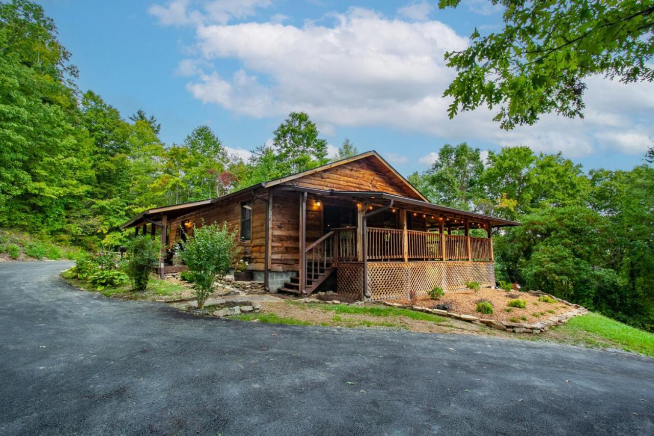 Forest Home Hot Tub Fire Pit Pool Table ピジョンフォージ エクステリア 写真