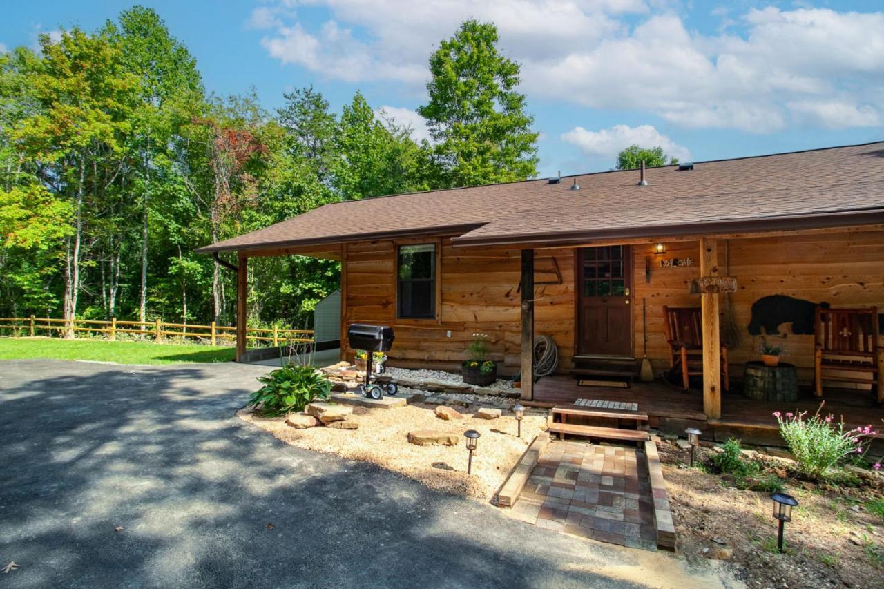 Forest Home Hot Tub Fire Pit Pool Table ピジョンフォージ エクステリア 写真