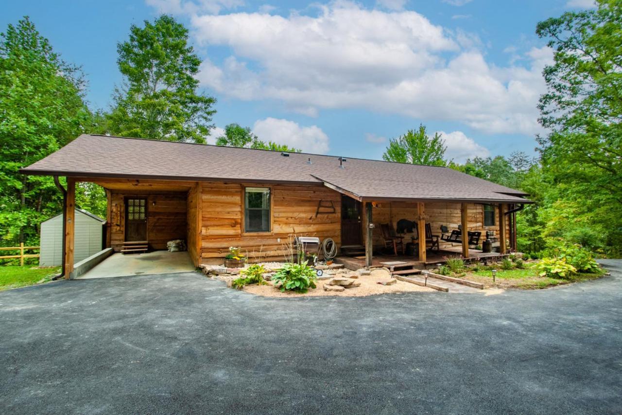 Forest Home Hot Tub Fire Pit Pool Table ピジョンフォージ エクステリア 写真