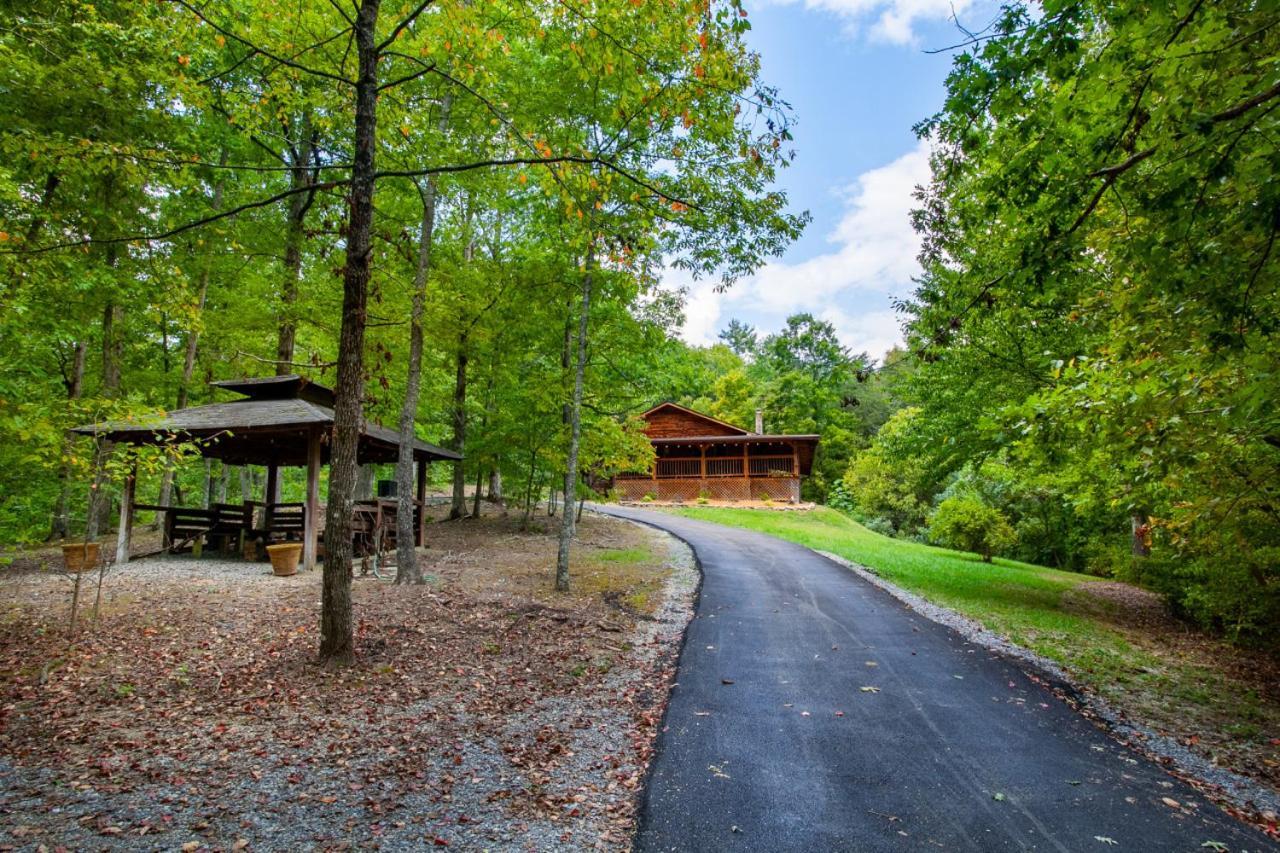 Forest Home Hot Tub Fire Pit Pool Table ピジョンフォージ エクステリア 写真